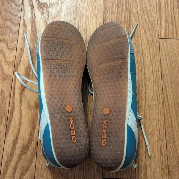 Geox Respira Sneakers. Light blue leather with blue suede trim. Size 39 - Picture 5 of 7